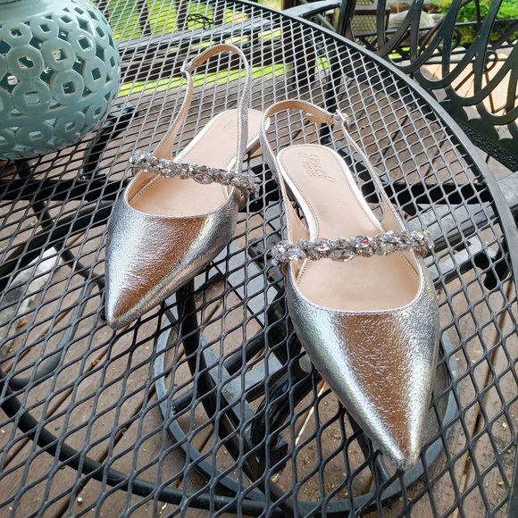 Badgley Mischka Silver flats 9 - Picture 1 of 6